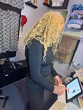 queenkelly1234 online show from November 17, 1:34 pm