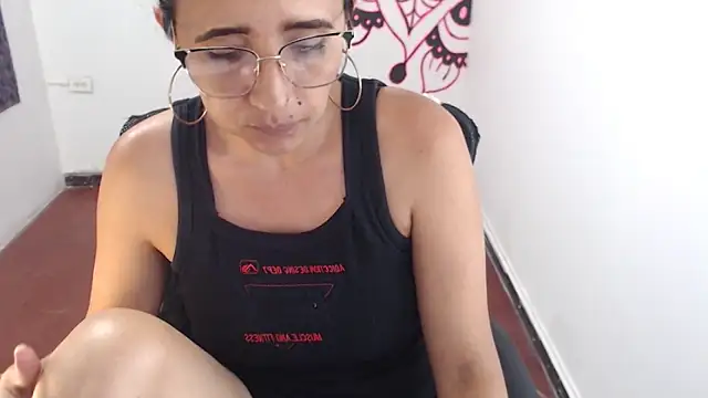 Lucyy Naugthy online show from March 29, 7:57 pm