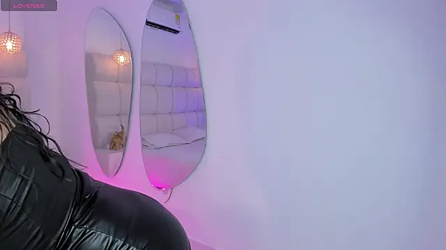 Emili  Jackson online show from November 7, 4:29 am