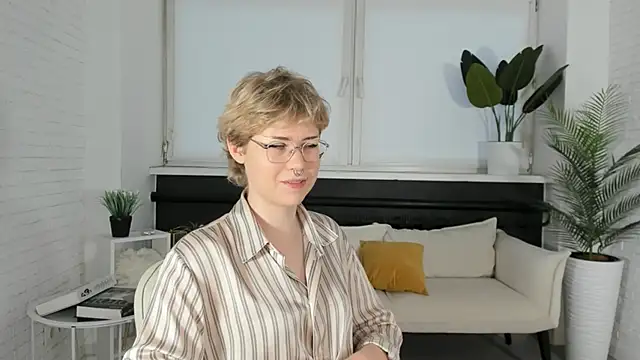 MaeSuarez online show from October 16, 12:41 pm