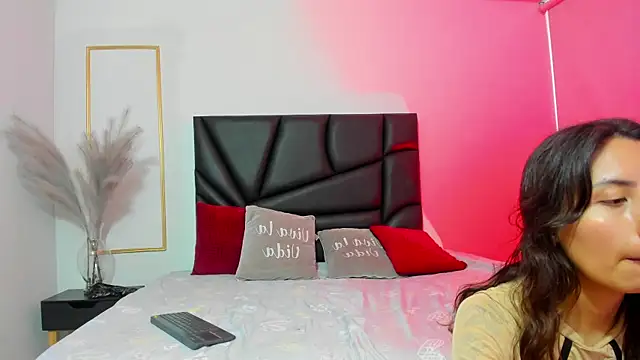 AnnieAndLeandro online show from November 6, 7:53 pm