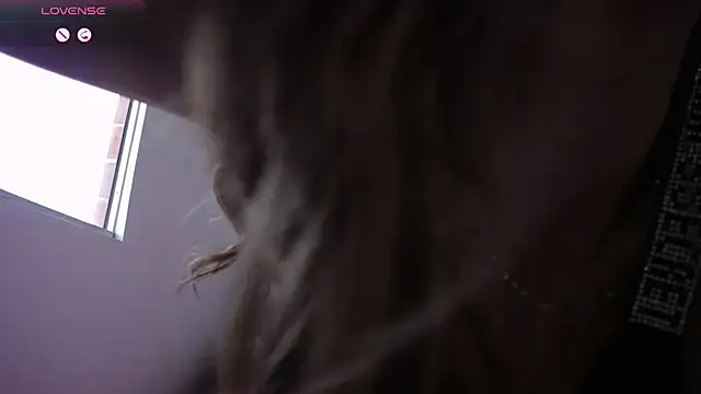 lizzysnow  1 online show from October 14, 10:34 pm