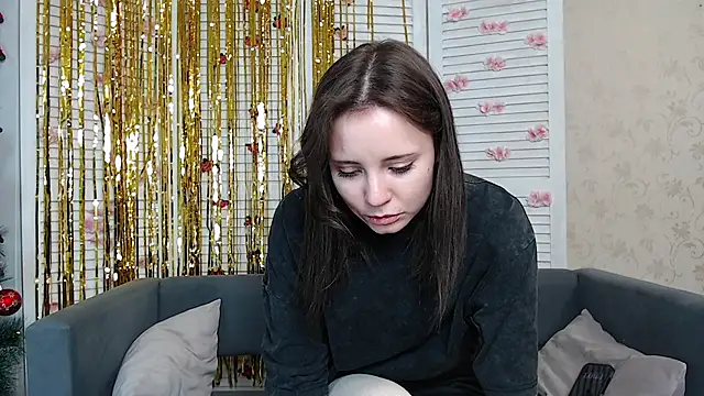 evaa here  online show from December 5, 8:03 am