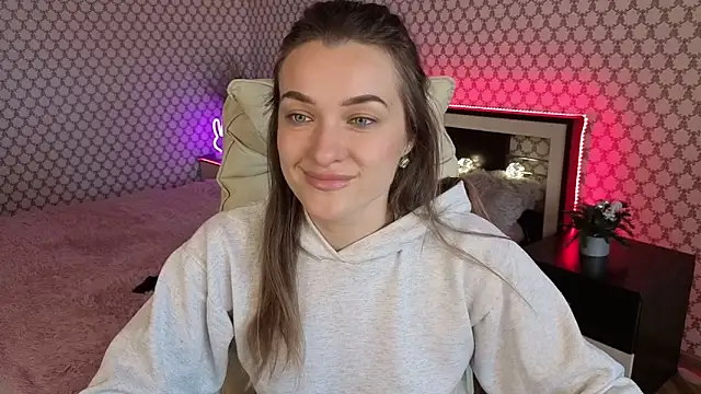 Snapshot of EmmySecret chatting on October 17, 8:50 am EmmySecret online show from October 17, 8:50 am