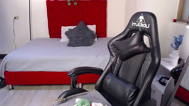 Insomniia  online show from November 14, 6:30 pm