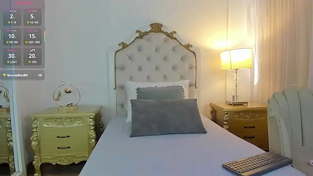 jessi lopez45 online show from October 27, 7:30 pm