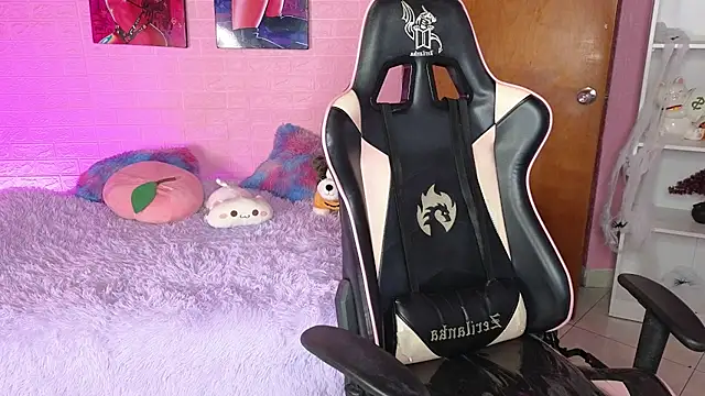 pinkygirl18 online show from November 11, 5:36 am