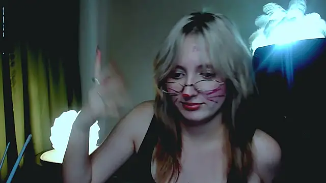 Snapshot of ScarlettScril chatting on October 20, 9:23 am ScarlettScril online show from October 20, 9:23 am