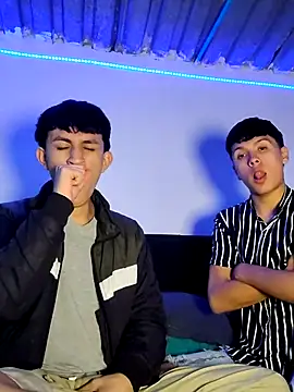 hoot booys  online show from December 16, 12:27 am