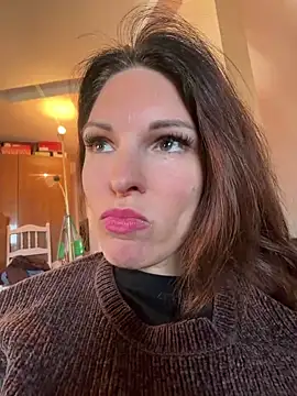 kinkysarahx online show from April 8, 1:57 pm