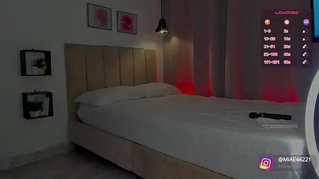 Snapshot of Little_Emma_11 chatting on October 29, 1:15 pm Little Emma 11 online show from October 29, 1:15 pm