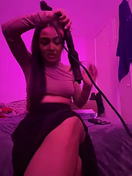 sexywiffeee online show from October 26, 9:10 pm