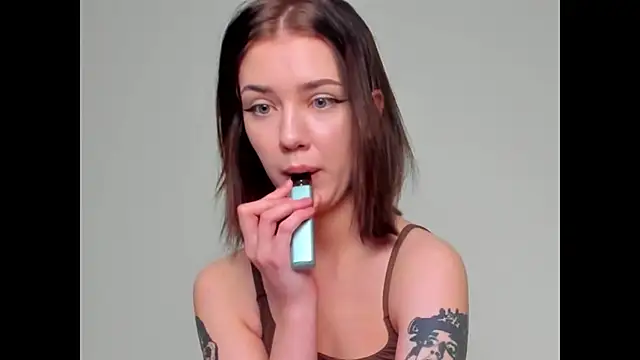 NelliMuller online show from October 30, 1:23 pm