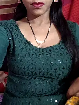 Itz Aisha   online show from April 4, 5:50 am