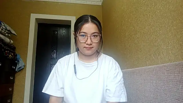 LinneaHyles online show from November 10, 4:07 am