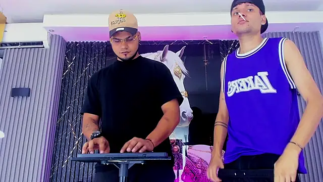 handsome boys22 online show from November 20, 12:39 pm