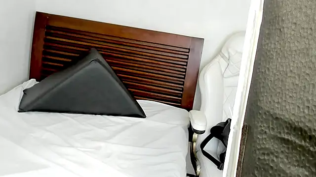 tifanymonroe online show from November 8, 12:32 pm