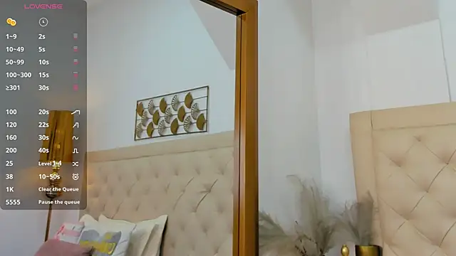 lucia lorenz online show from February 24, 11:31 am