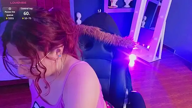 littlee red online show from February 16, 8:20 pm