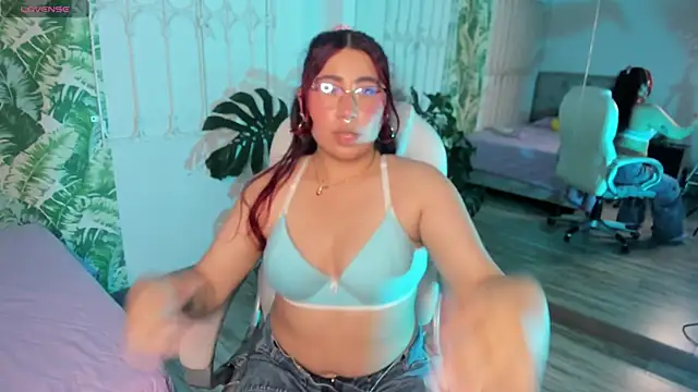 littlee red online show from November 8, 10:04 pm