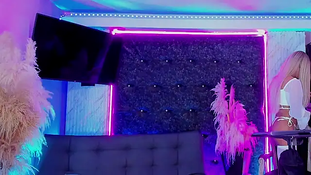 Queens Wonders Blonders online show from April 19, 6:57 am