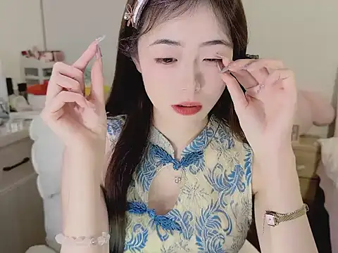 Onecutelittle online show from December 17, 7:01 am