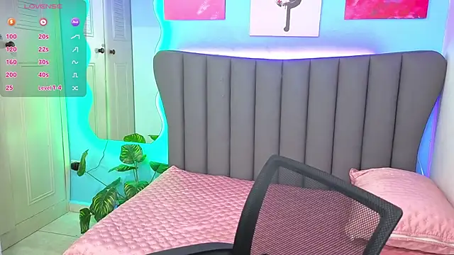 Aria Russo online show from January 6, 2:43 pm