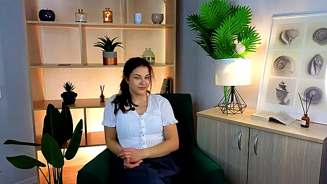 KerriDezalia online show from October 23, 8:42 am