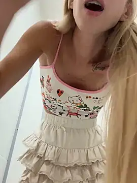 kira mia online show from March 13, 4:30 pm