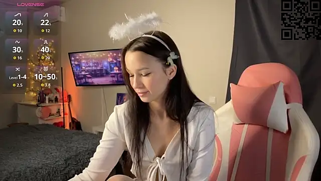 ella simons online show from October 25, 9:10 pm