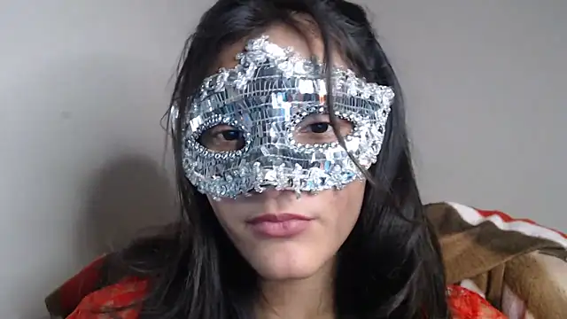 Hottie hania online show from December 18, 6:45 pm