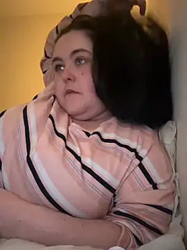 Maya 29x online show from April 4, 5:23 pm