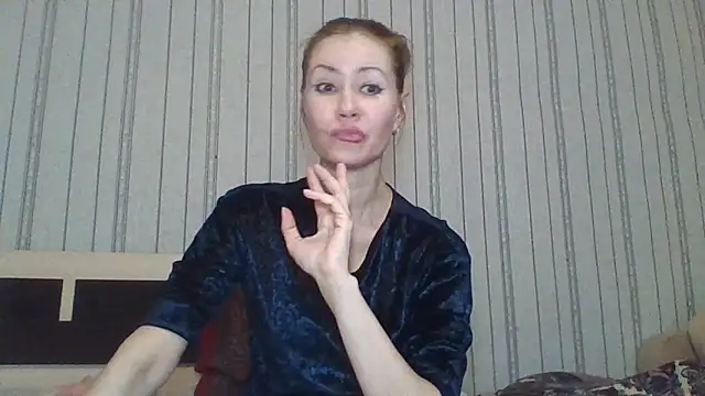 EvelineeX online show from October 27, 4:02 pm