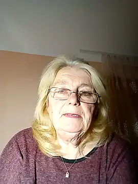 Snapshot of AmyLove353 chatting on October 30, 10:11 pm AmyLove353 online show from October 30, 10:11 pm