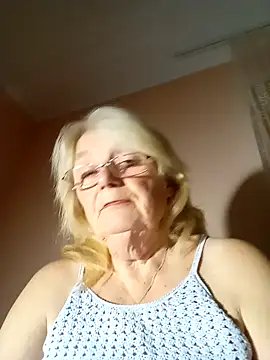 Snapshot of AmyLove353 chatting on October 25, 9:10 pm AmyLove353 online show from October 25, 9:10 pm