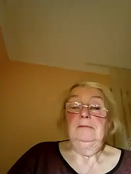 Snapshot of AmyLove353 chatting on October 31, 10:14 pm AmyLove353 online show from October 31, 10:14 pm