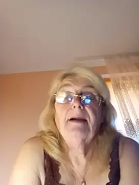 Snapshot of AmyLove353 chatting on October 29, 5:12 am AmyLove353 online show from October 29, 5:12 am