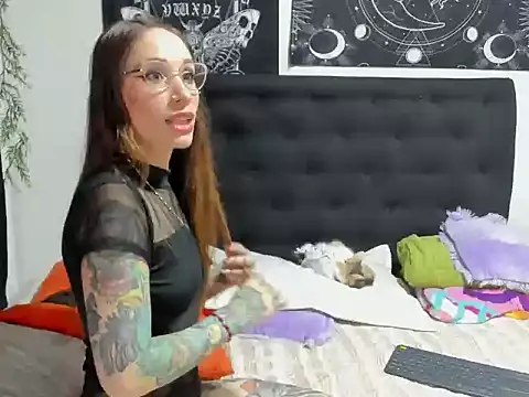 Andreita Escobar online show from October 21, 6:17 am