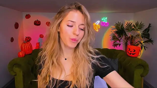 sassy cutie online show from November 5, 6:18 am