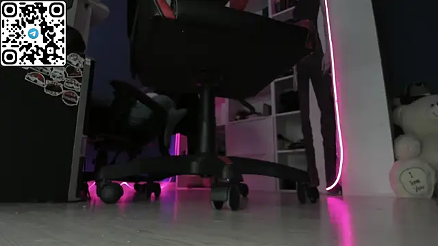 Holy Mistress S online show from March 27, 9:54 am