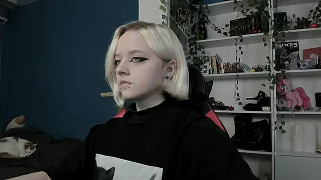 Holy Mistress S online show from November 15, 9:32 am