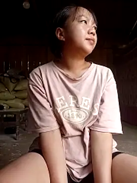 Quynhsumon online show from April 16, 4:13 am