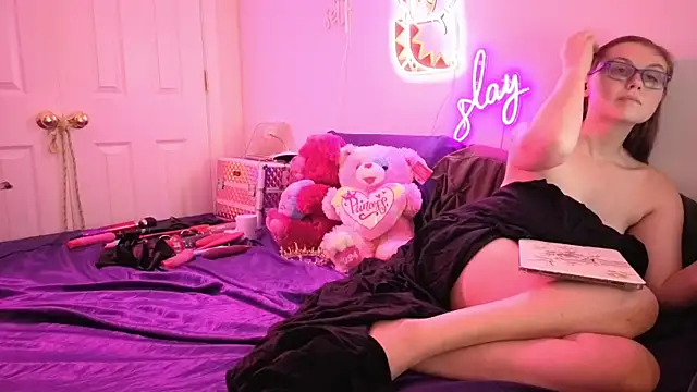 daddysprincess731 online show from April 15, 3:40 am