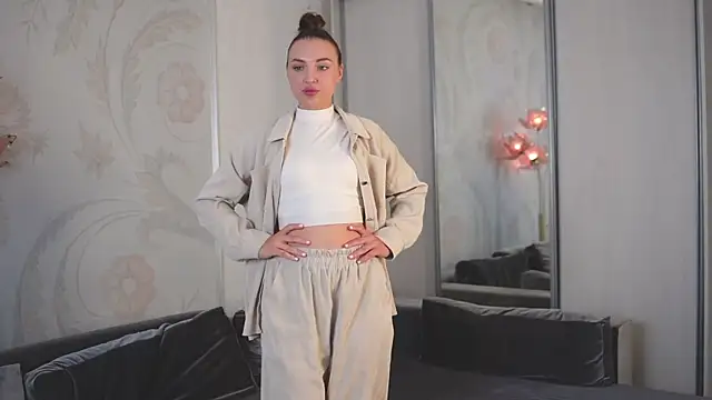 LushEmpire online show from October 22, 9:25 am