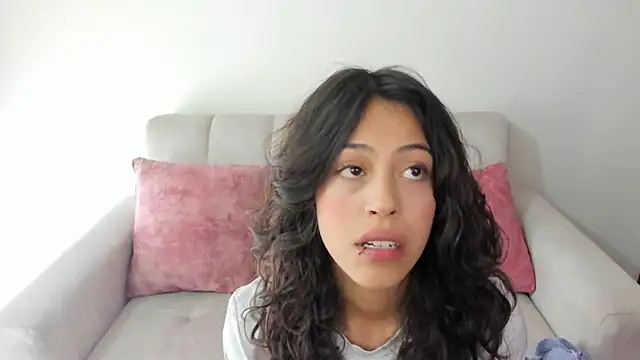 Snapshot of emily_jonessxx chatting on October 29, 7:16 pm emily jonessxx online show from October 29, 7:16 pm