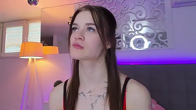 LuisaClover online show from March 4, 1:50 pm