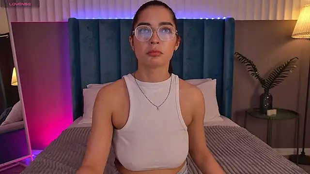 EricaKors online show from April 7, 7:32 am