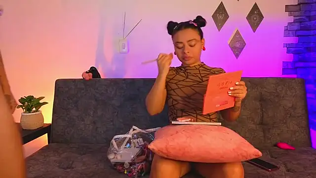 kasandraandsilvii online show from November 26, 2:18 pm