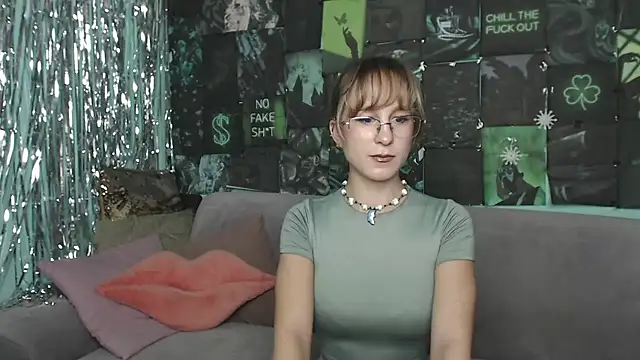 AlishaKellyi online show from October 27, 5:47 am