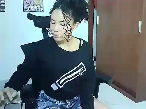 Gigi Scott  online show from December 23, 1:53 am